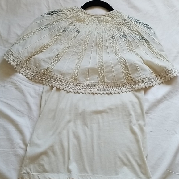 Anthropologie crochet sleeve blouse top tee - Picture 4 of 4